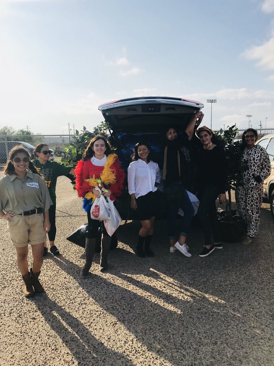 lizgonzalez1023's tweet photo. Rowe Trunk or Treat from 5-7 today! @Rowe006 @BandRowe @mcrowefootball @Rowe2019 @NRHSSTUCO @RoweStudent @roweclassof2020 https://t.co/gbpGsbEfAx