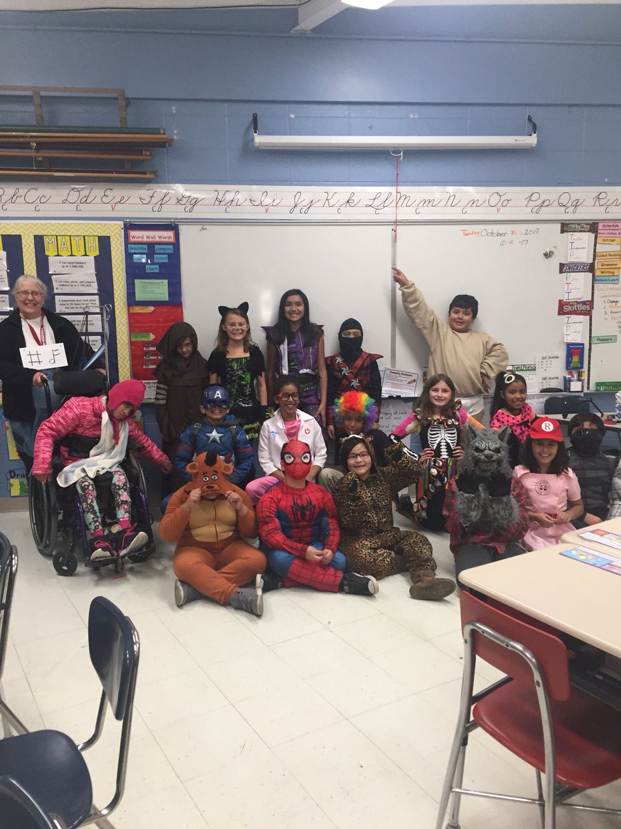 MrsOBrienLP's tweet photo. Happy Halloween from 4th Grade🎃👻 https://t.co/mU7xTVtQK0