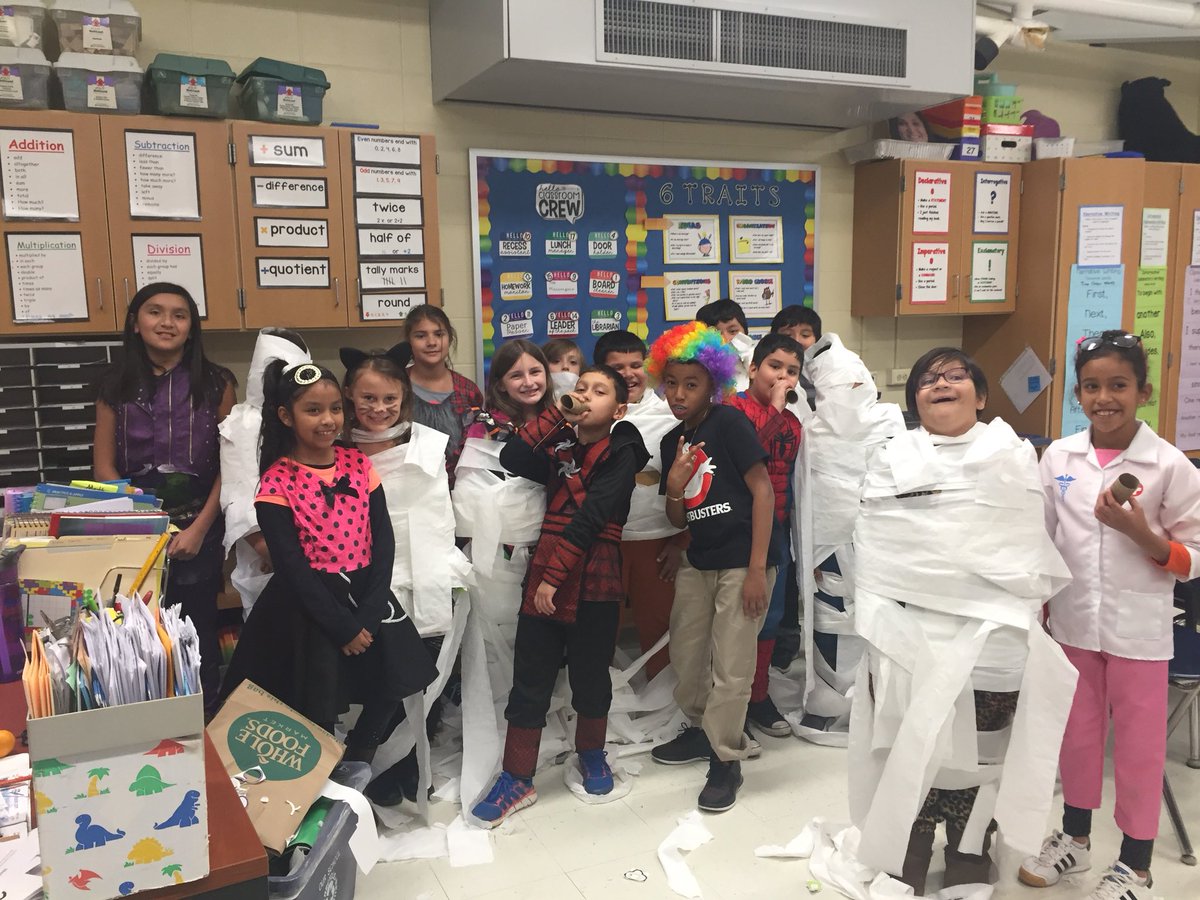 MrsOBrienLP's tweet photo. Happy Halloween from 4th Grade🎃👻 https://t.co/mU7xTVtQK0