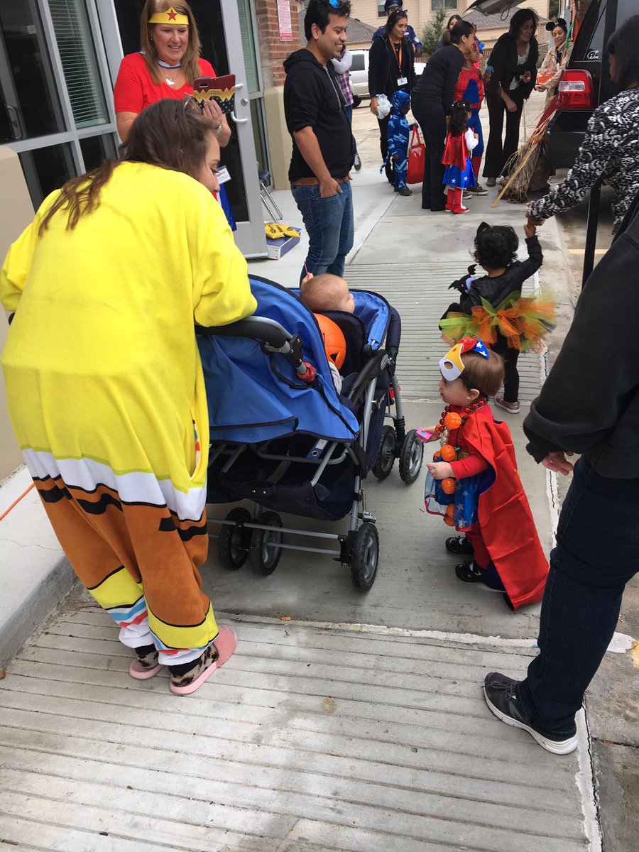 slynnretherford's tweet photo. @TheLearningExp Plano's Trunk Or Treat had our favorite big blue elephant onsite! Congrats Plano on a super event! #tleplano https://t.co/TizP4ywYG6