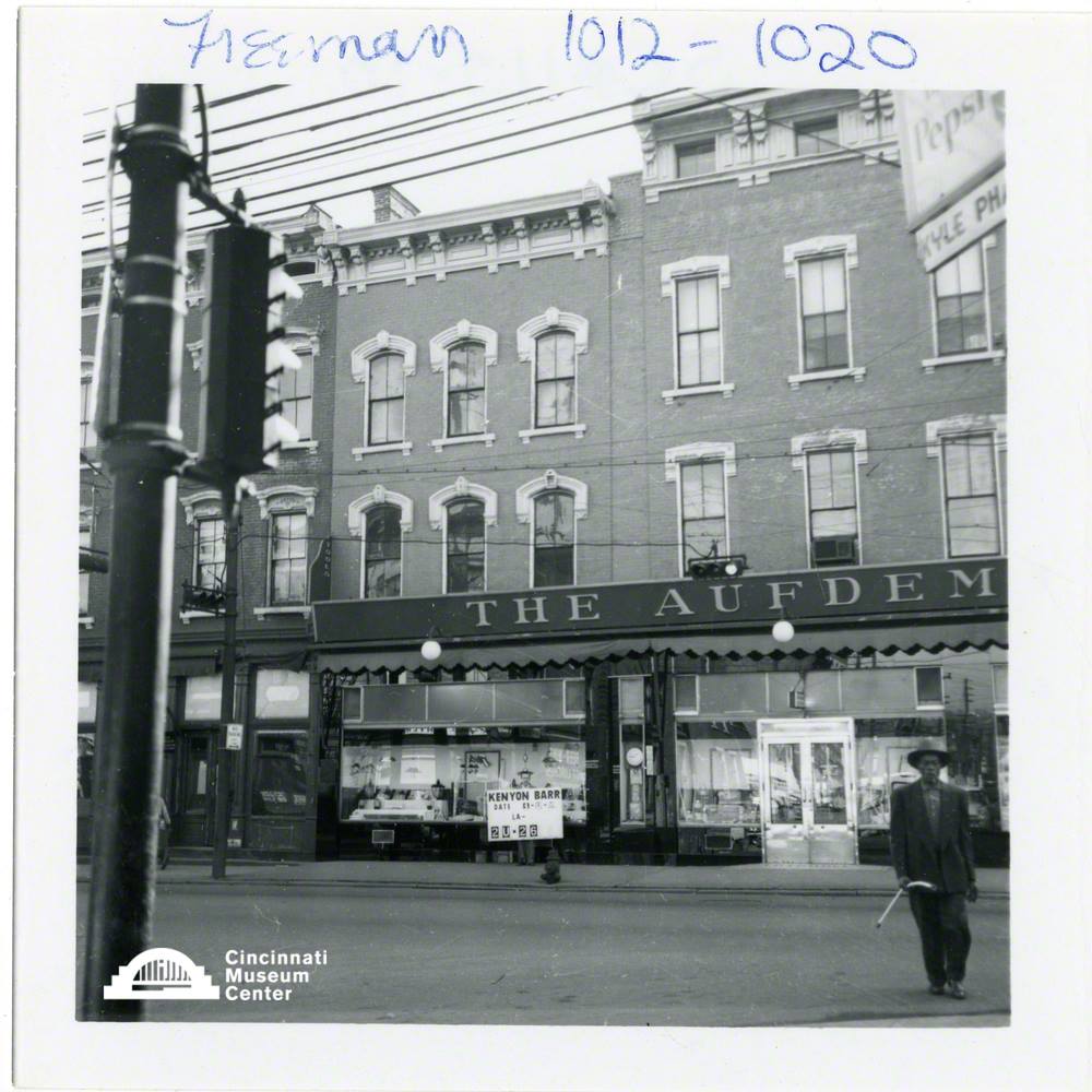 pplslbrty's tweet photo. Join past grantee &amp; Curator Anne Steinert at the @CincyMuseum for opening night of the Kenyon Barr photograph collection. https://t.co/B2iacx9nDb