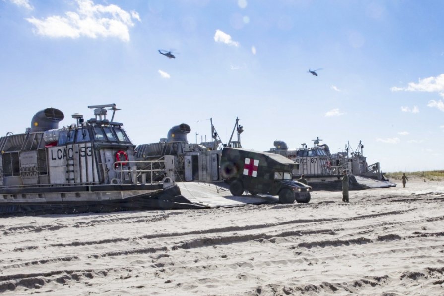 SurfaceWarriors's tweet image. US &amp;amp; coalition forces conduct amphibious assault from #SURFOR ships during exercise #BoldAlligator 2017 - go.usa.gov/xn29B