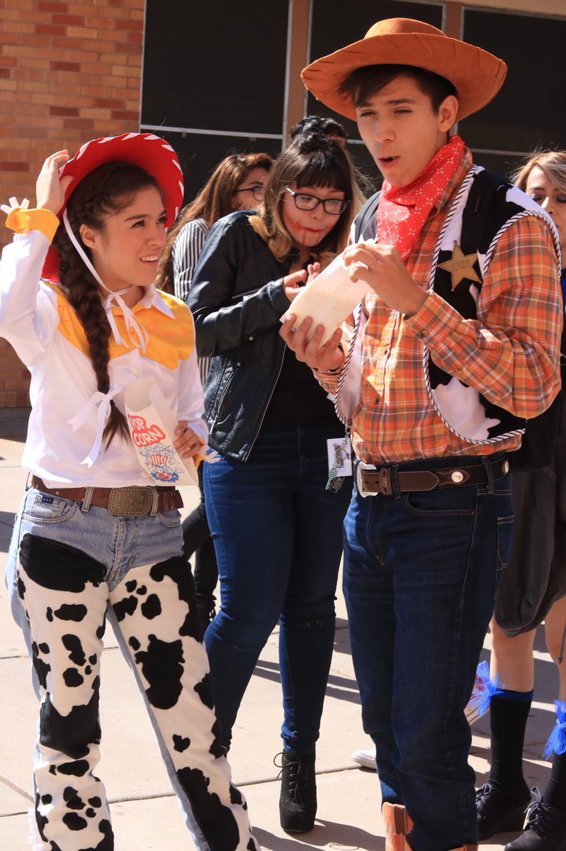 MatadorMediaPHS's tweet photo. Our results for the contest: 
3rd Place- Adina Hernandez
2nd Place- Valeria Porras and Sebastian Glaser 
1st Place- Briza Perez https://t.co/uMC42OdCkG