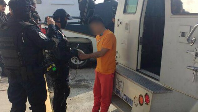 pfcontigo's tweet photo. Trasladan a "El Tato" a penal de Durango https://t.co/LxyBo1E3GH … https://t.co/khNLfrwJfQ