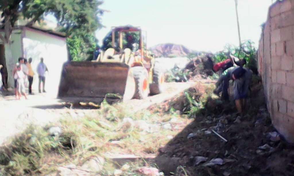 iamsaoficial's tweet photo. @MiCumana500 Realizando trabajos de Recolección de Desechos Sólidos y Malezas en las Torres de Campeche Sector IV
@davidvpsuv @iamsaoficial https://t.co/WbsOA5C3kM