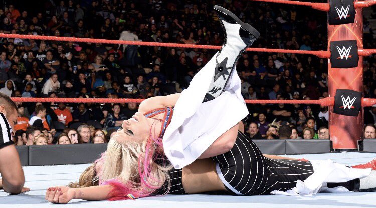 RashSovereign's tweet photo. @ActuaIWWE @ActuaIUniverse @RedefiningAnEra – lady, just not unrealistically big.
It's the same old story, someone thinks that they have a chance at dethroning me, with them comes – https://t.co/AzSu8DokE3