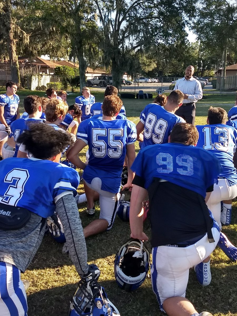 OBallcoach's tweet photo. Thank you @PastorFloyd24 for coming and sharing the word with the team today.
#Nehemiah
#ContinueToBuildTheWall
#CherishTheMoment https://t.co/uq7EqAEKbf