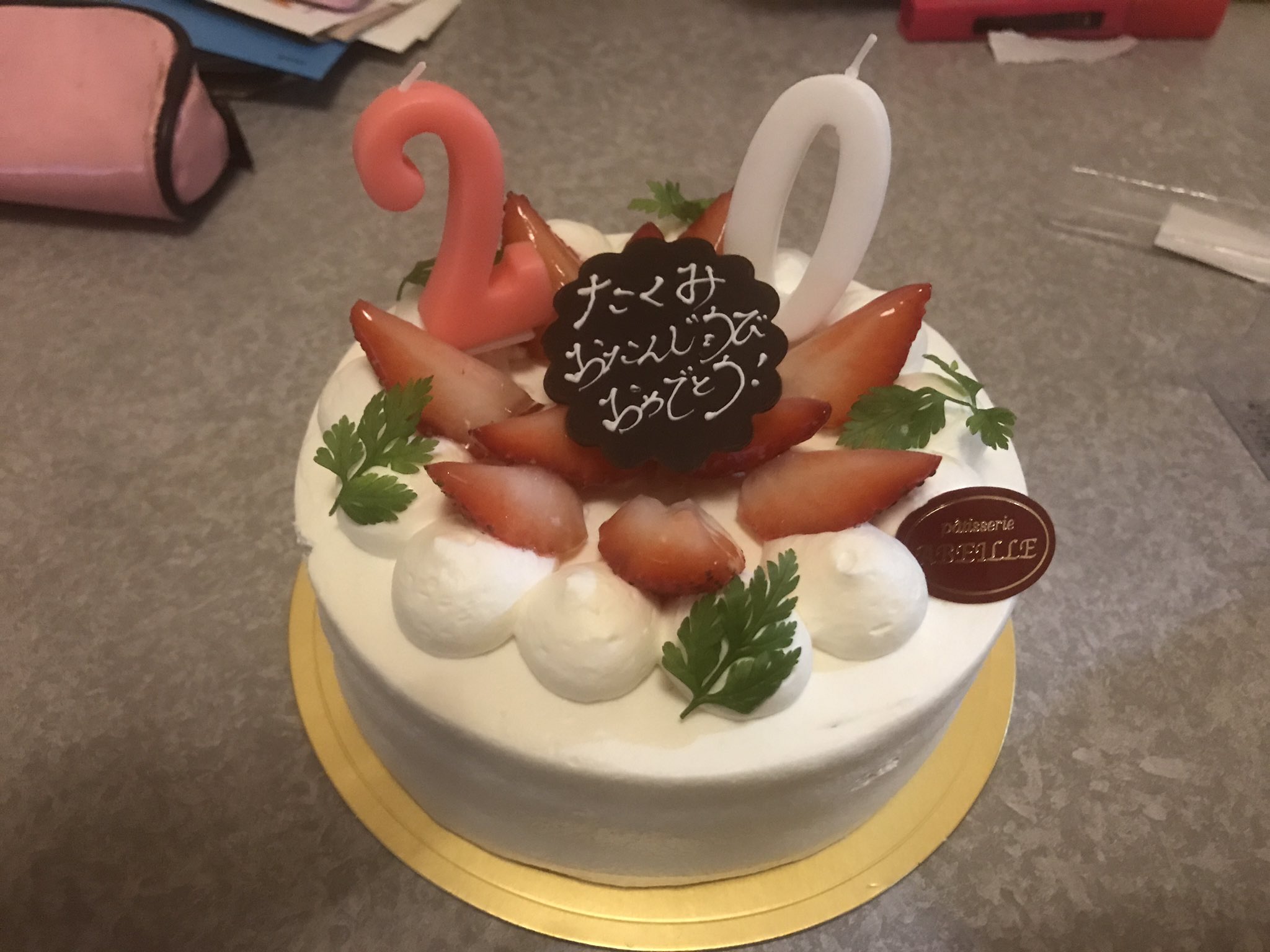 تويتر ふじたく على تويتر 今日で歳 10代も終わってしまった 歳らしくしっかりせな １日早めに誕生日祝ってもらいました 彼女がケーキも予約してくれてたしびっくりで嬉しかった 何より誕生日プレゼントがpaul Smithの財布って事にびっくり こんな