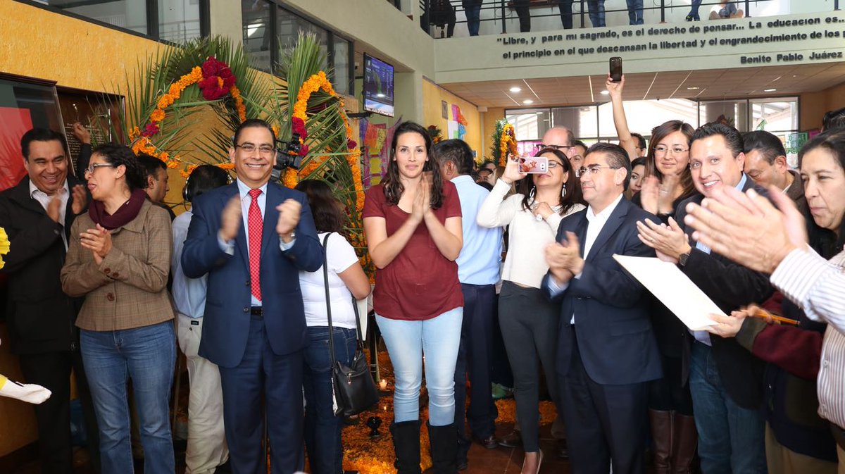 sarteaga4's tweet photo. Altar de la región Huasteca presentó @CECyTEHidalgo en concurso de #EMSyS || #DíaDeMuertos #CulturaCECyTEH #Tradición #Xantolo2017 https://t.co/ScAb7ckjZ4