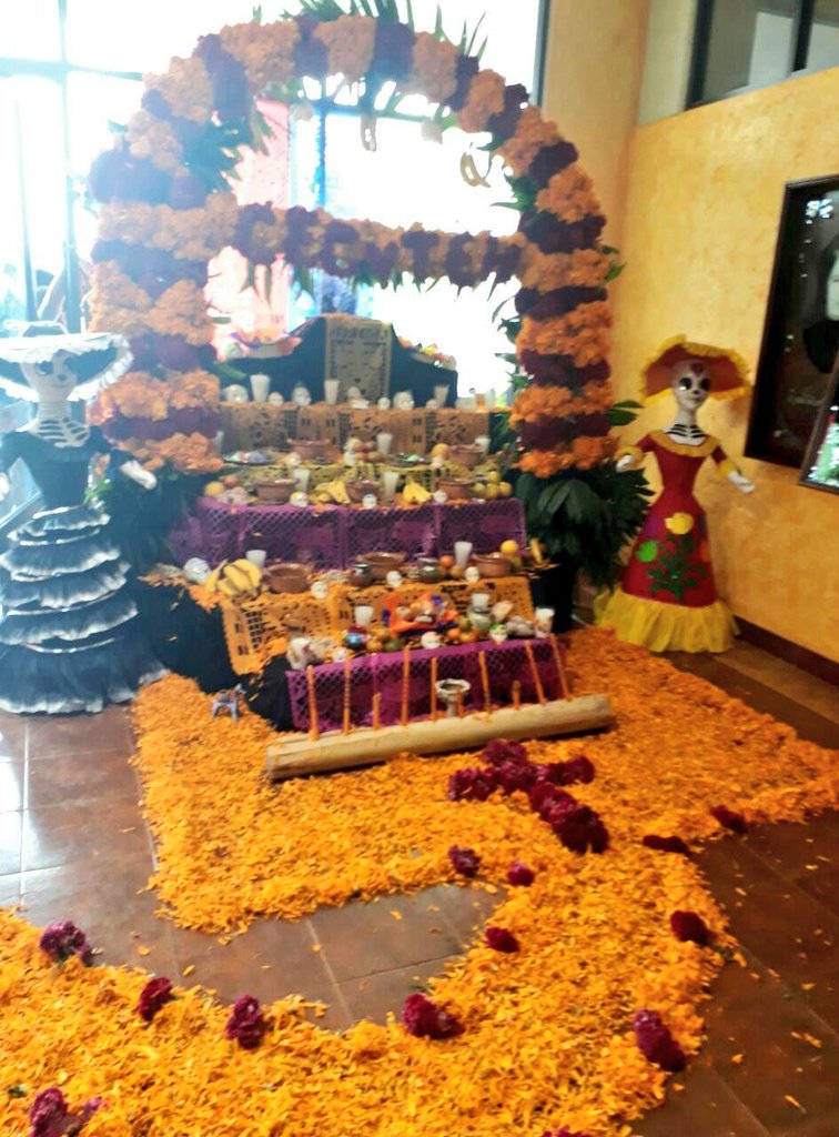 sarteaga4's tweet photo. Altar de la región Huasteca presentó @CECyTEHidalgo en concurso de #EMSyS || #DíaDeMuertos #CulturaCECyTEH #Tradición #Xantolo2017 https://t.co/ScAb7ckjZ4