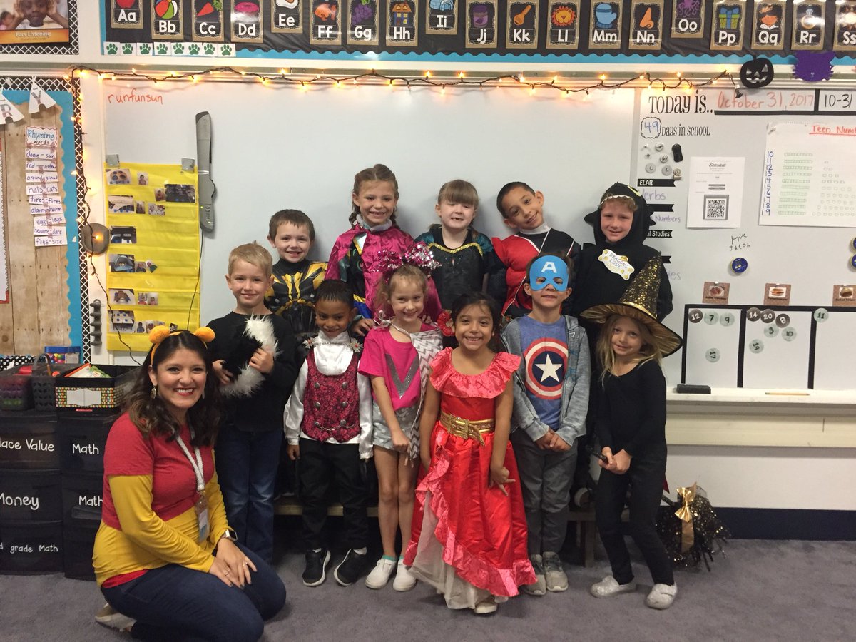 bcoxcounselor's tweet photo. 1st grade teachers know how to have fun! Happy Halloween! https://t.co/qJoKhdvMYy