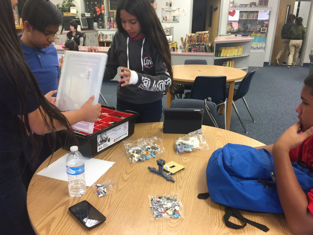 normaaguayo2's tweet photo. It's STEM time!
#cartwrightElem https://t.co/jNbI8yGfM6