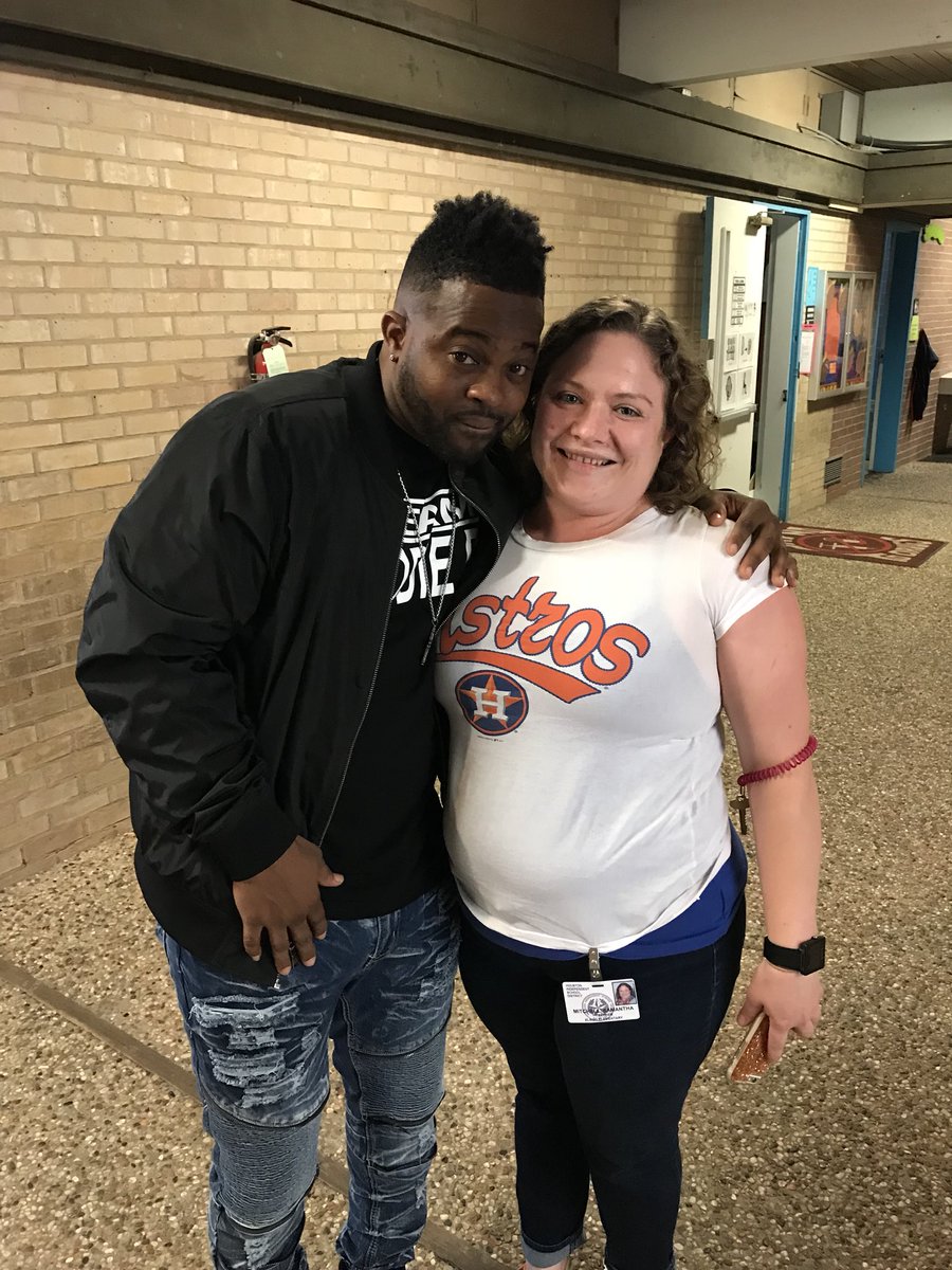 Leigha_Curry7's tweet photo. Giving out a few tips to @Elrod_HISD staff! @comedianeddieb your front office schools are 💯!Can’t wait to see that Thanksgiving Video! https://t.co/UWvWAOnJ1q