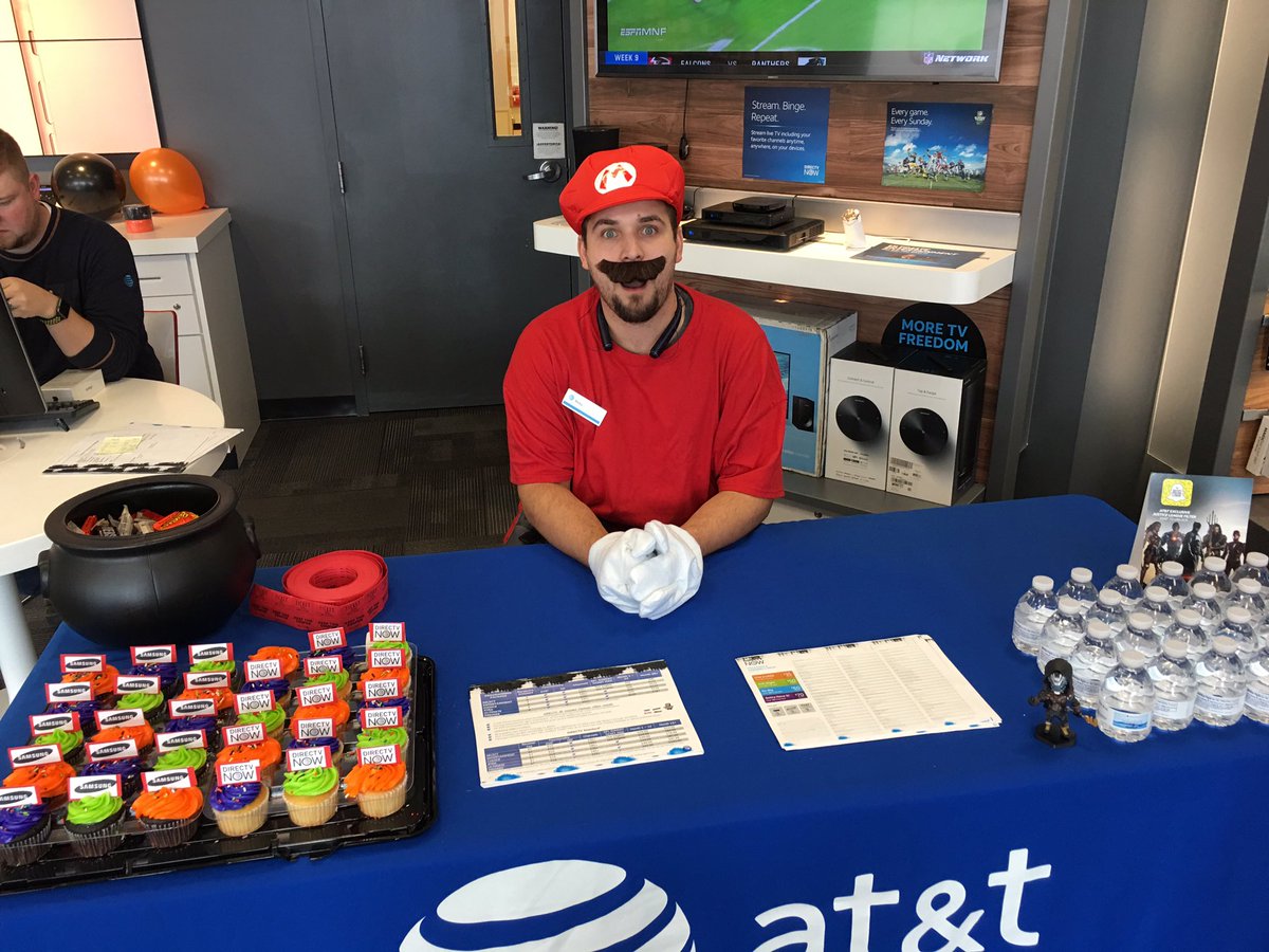 farr_timothy81's tweet photo. Halloween event at Payne rd. dtv quotes,VR demos, a costume contest/ Samsung prizes,@el_p_rizzo @CarolWalsh01 @Phil__Oliveira @JannaDucich https://t.co/uH64iK35WK