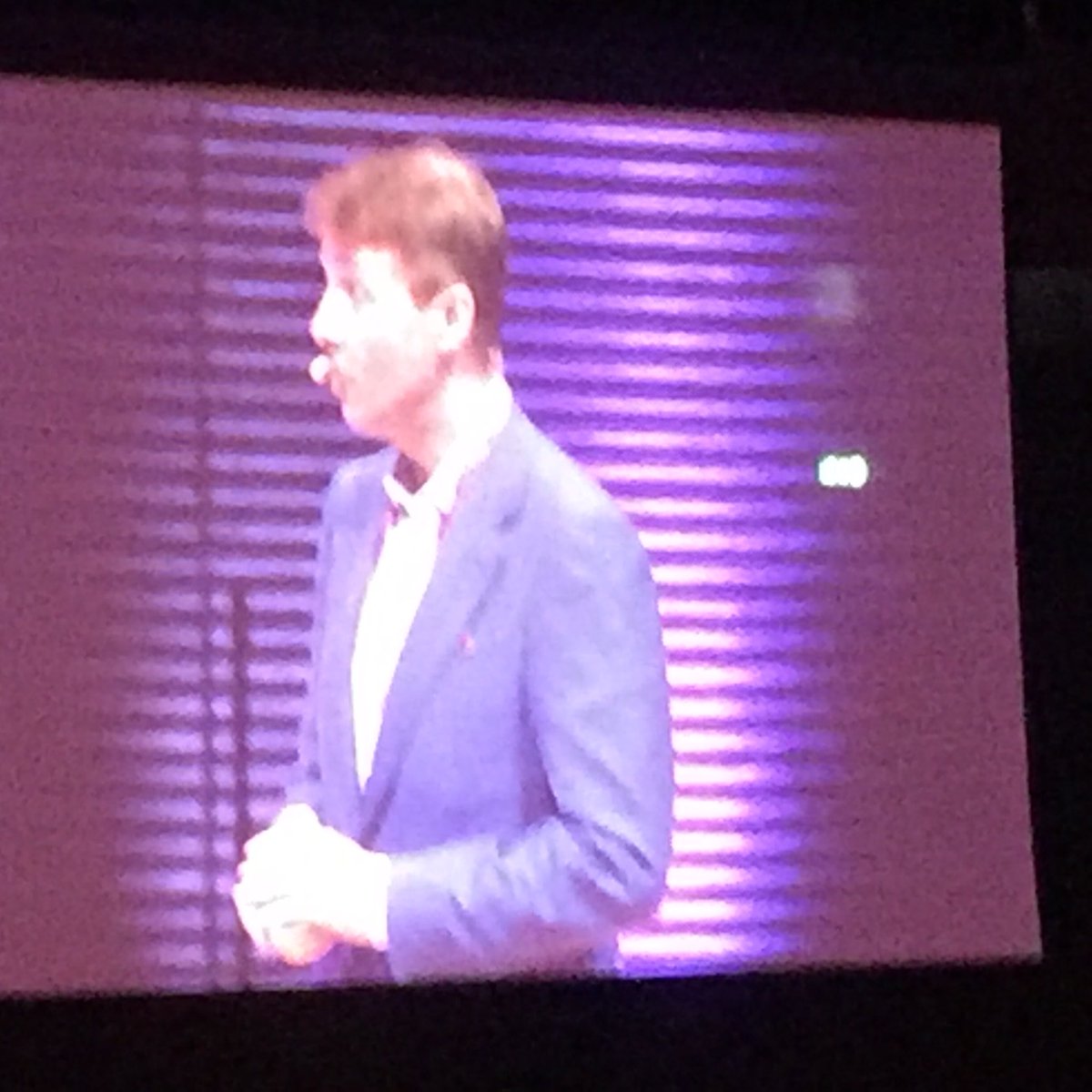 JariMieskonen's tweet photo. Artificial intelligence will be new oil for business! https://t.co/gQpfCzYRCq