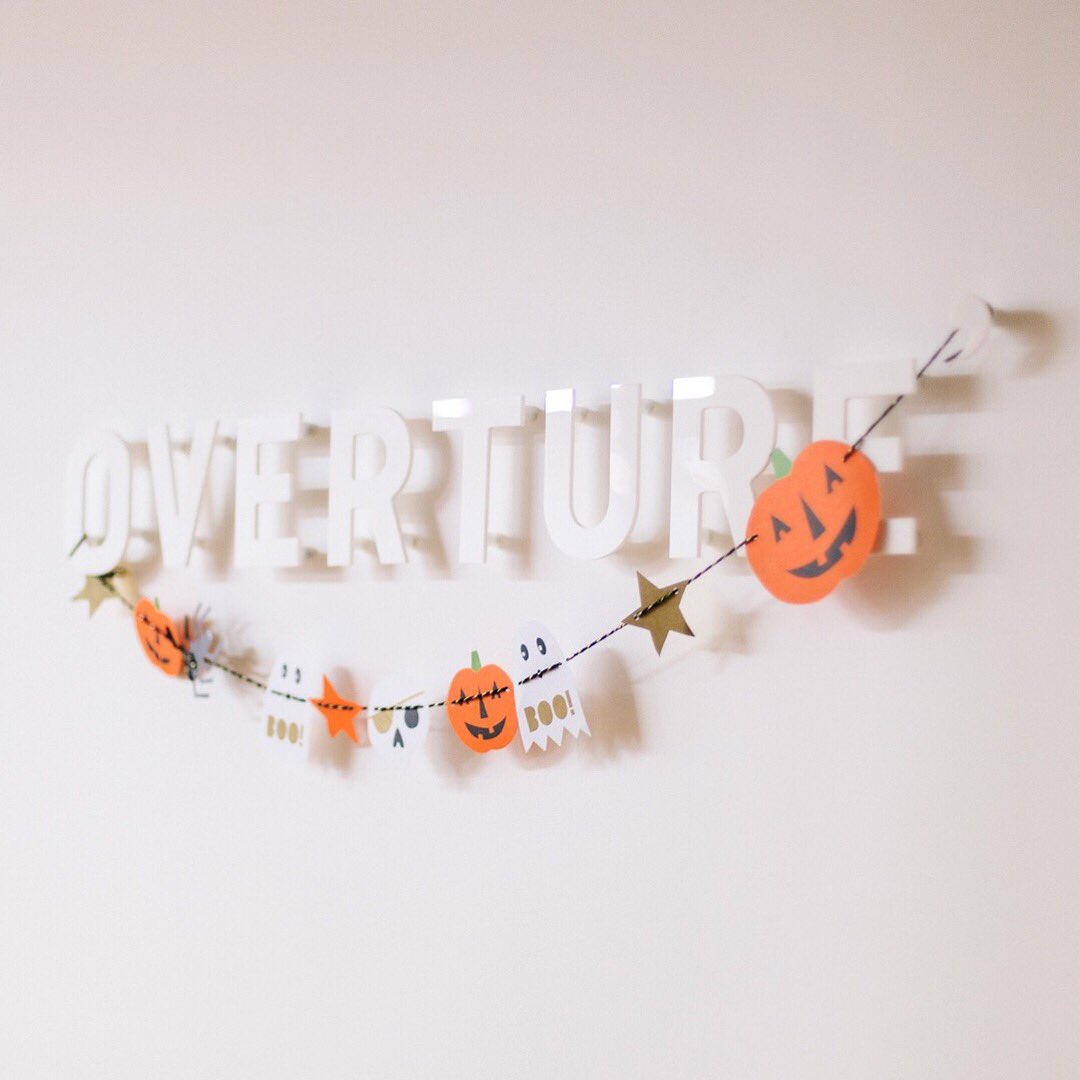 overturelondon's tweet photo. Spooky #Halloween vibes in the Overture studio today 👻🤖👽 https://t.co/tO6jEQGf3w