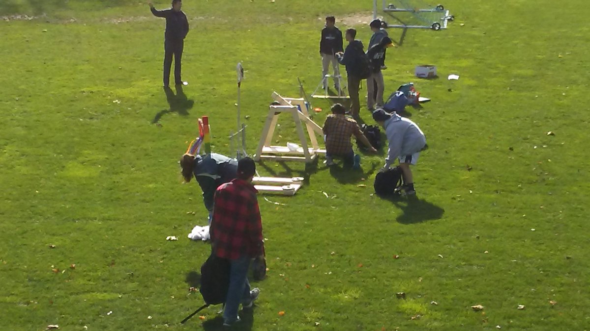 bigbluemurphy's tweet photo. Trebuchet trial day here a SHS with Mr Crocker's  AP  Physics 1 class @sps01907 @BigBlueCoachCal @Mackeylytania https://t.co/JnFwkbFquj
