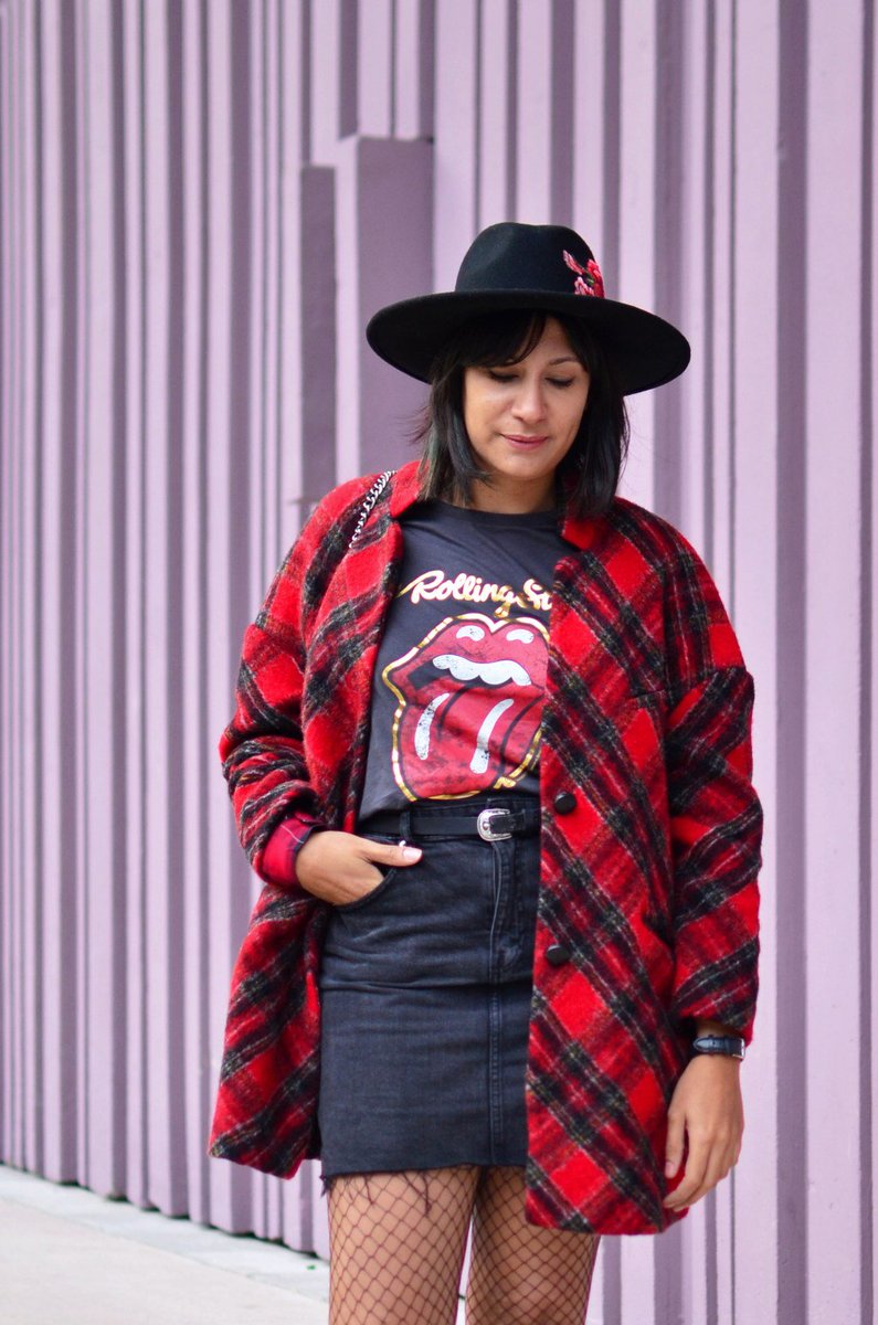 Mlle_Chipek's tweet photo. MANTEAU TARTAN X MINI JUPE A BEAUGRENELLE https://t.co/yyLEa7r2Bb https://t.co/bdUP8qQiiz