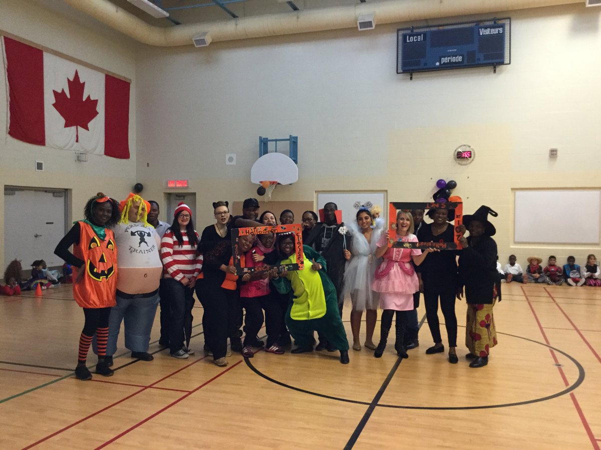 SnctEcole's tweet photo. Un personnel scolaire fier et engagé! @ginagkozak1  @cscmonavenir  🎃❤️ https://t.co/ybyqDPtJ0w