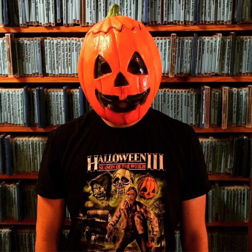 cinefilevideo's tweet photo. “CineFile Video, how may I haunt you!?” #Halloween #HalloweenIII #SilverShamrock #CineFileVideo https://t.co/ThRvlz2yrF https://t.co/3l492fW3cp