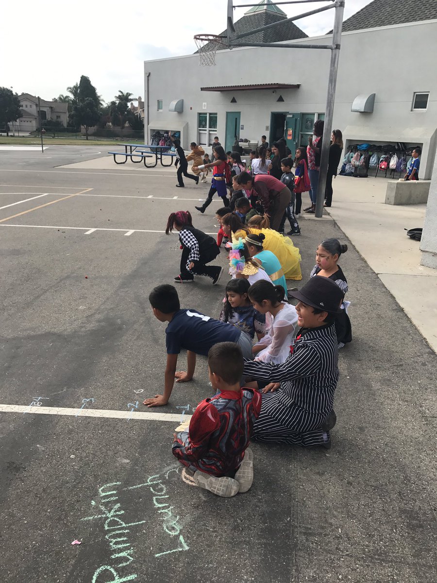MGeair's tweet photo. #STEAMbuddies #catapults and pumpkin 🎃 fun #rioschools @dromano21 #rdn9 #room21 https://t.co/9PvmnfqGih