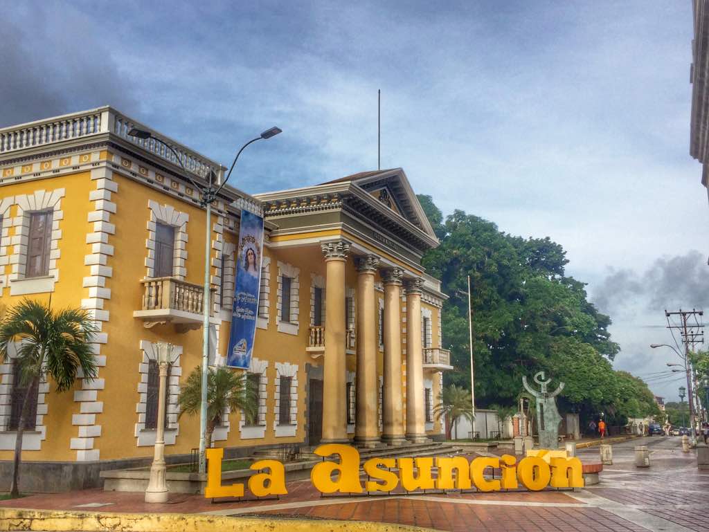 bluecoastres's tweet photo. Capital del Estado Nueva Esparta La Asunción. Casco Histórico, Palacio Municipal.
#BlueCoastResidence
#Inmuebles https://t.co/w1ztU6BSer https://t.co/S4w7yIUlW8