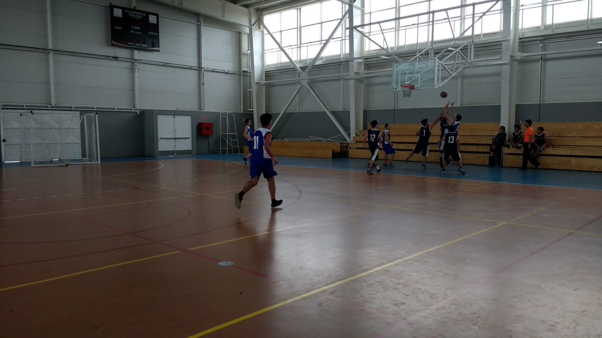 acle_cormun's tweet photo. Básquetbol Olimpiadas, categoría selección de varones. Liceo Simón Bolívar vs Jorge Alessandri. Polideportivo Lourdes. @alcaldesoto https://t.co/bQqlYJSwFC