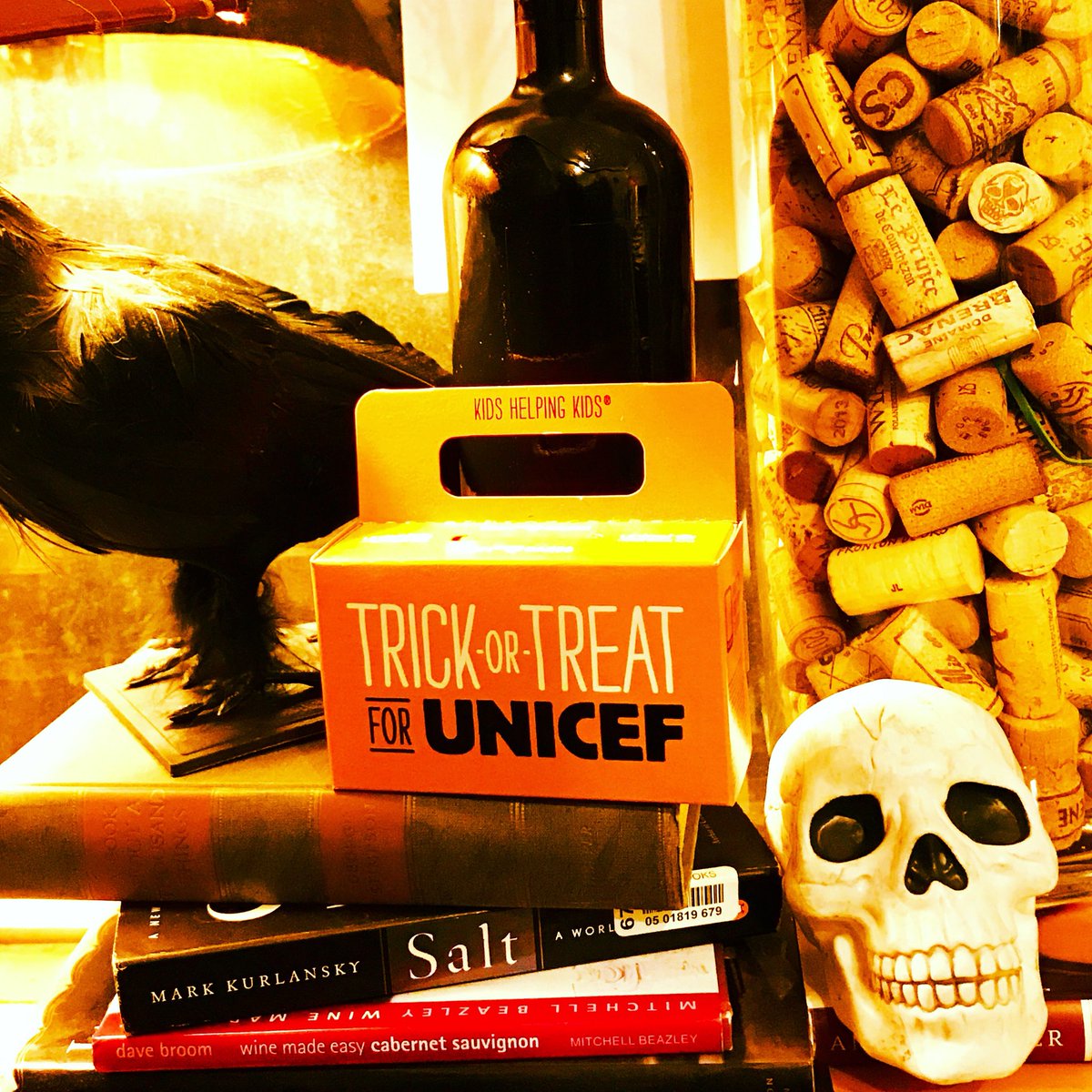 GoodWineNYC's tweet photo. Trickortreat for @UNICEF / @UNICEFUSA here @goodwinenyc! 🎃👻💀 &amp; we have #goodcandy (&amp; #greatwine!) for you too! #HappyHalloween2017, Boo! https://t.co/eqEhdj9lSQ