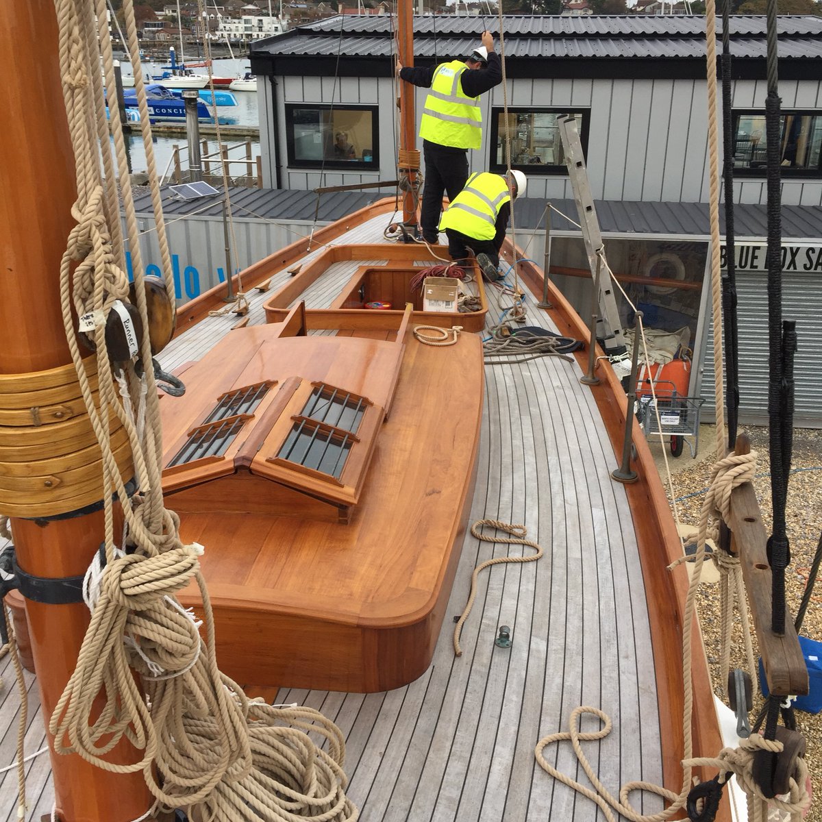 Masts are in! Great work from <a href="/SpencerRigging/">Spencer Rigging</a> and @MDLHamblePoint helping to rebuild Valerie