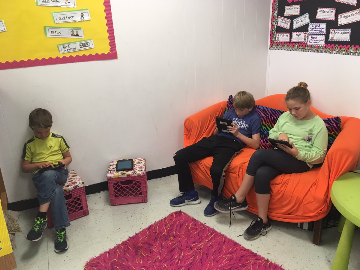 tsaulters1's tweet photo. We are loving center time! #smallgroups #RCISDjoy #Cherrybrave @ruthcherryint https://t.co/q7V1umOaw9