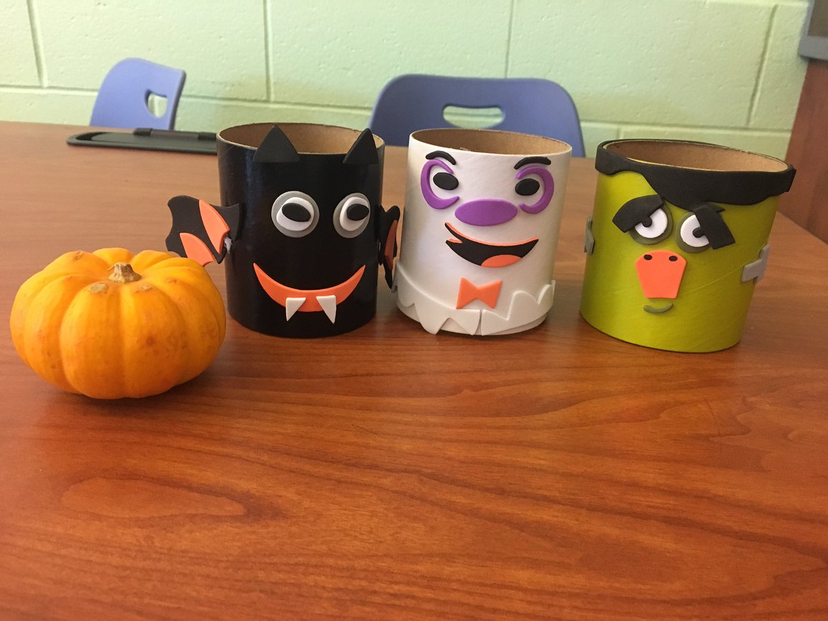 MissBeausoleil's tweet photo. Happy Halloween!!! #spooky #FirstGradeRocks 🎃👻 https://t.co/quoqL4LVXG