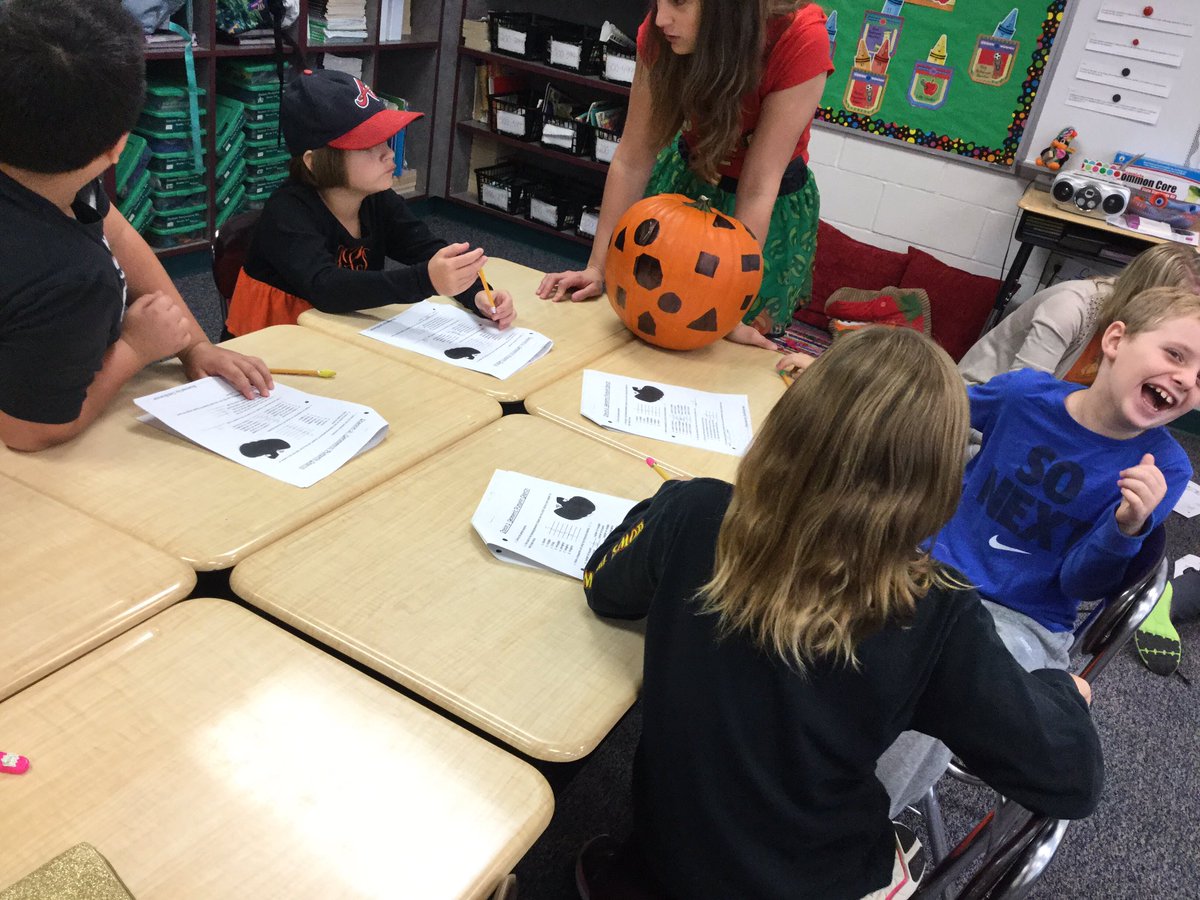 Pumpkin Day fun for Halloween! #DRESpride  <a href="/DixonRoadElem/">DixonRoadDragonflies</a> @k5coachleslie