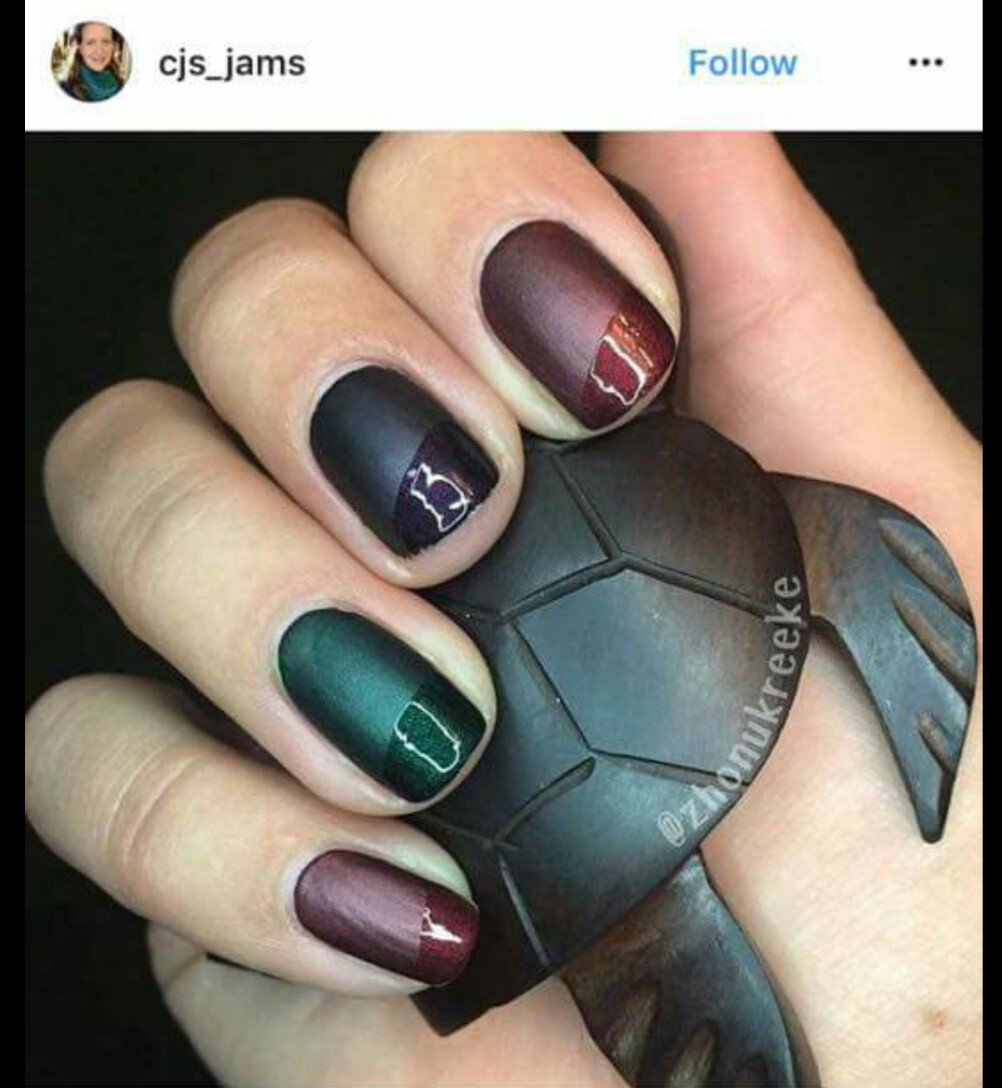 jrfossy's tweet photo. Holy smokes, check this idea out. She put a clear top coat in a fancy way to enhance her look. Jamazing! https://t.co/ZDaSCXil7r