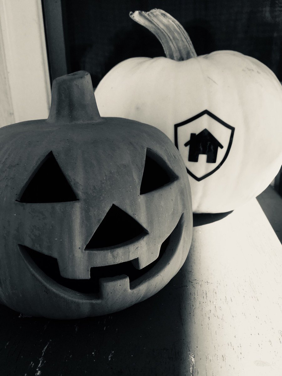 ShieldPests's tweet photo. Day 1, #7DayChallenge #BlackAndWhitePhotos #NoPeople #NoExplanations #sevendaychallenge #charlestonsc #chs #putupyourshield #Halloween https://t.co/lm6LdAIU4D