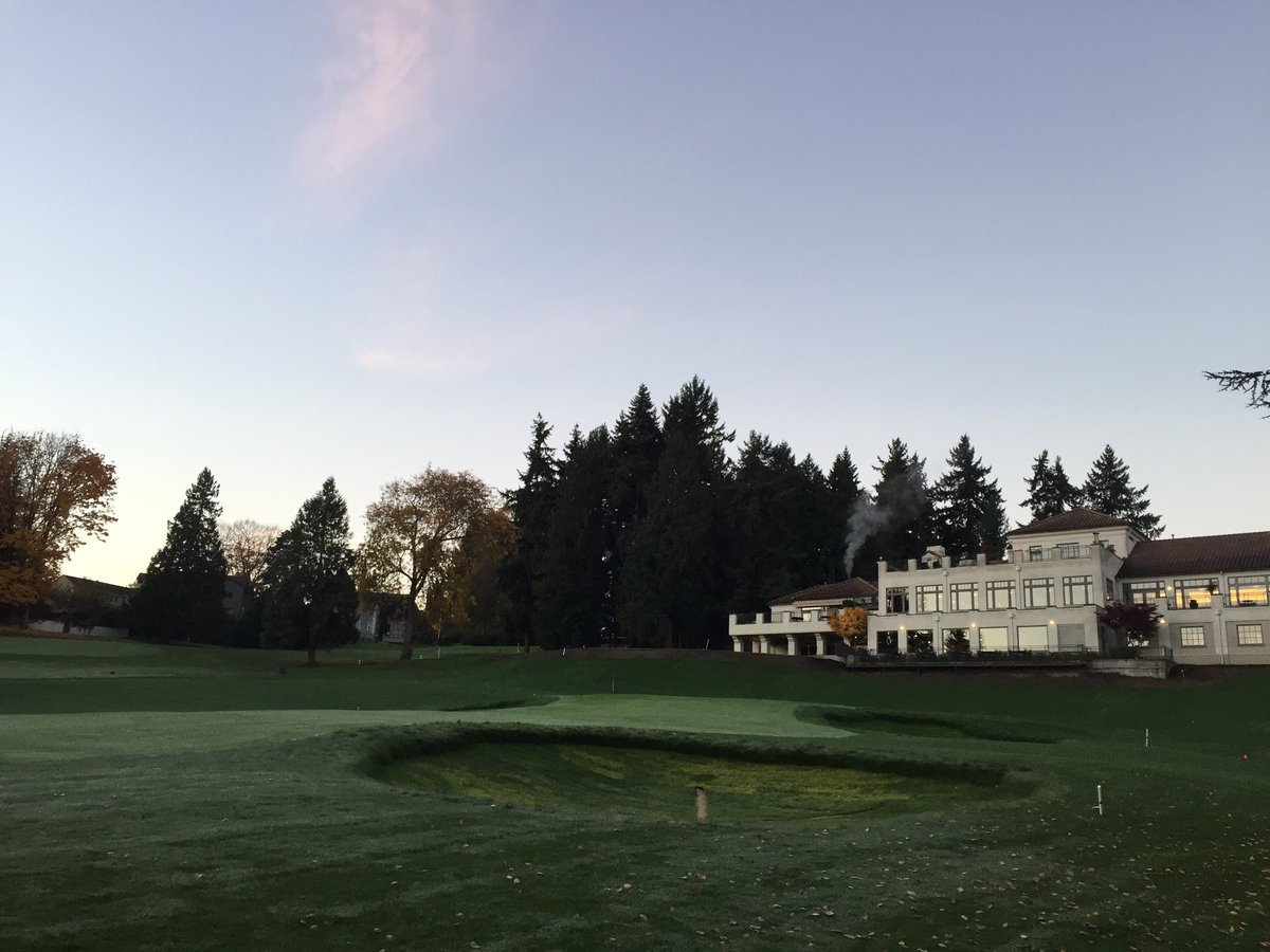 jeff_mingay's tweet photo. A quick stop at cold, frosty Broadmoor this morning to finish up details of our 18th hole project before heading south to warm up. https://t.co/Ccyv3bvJ40