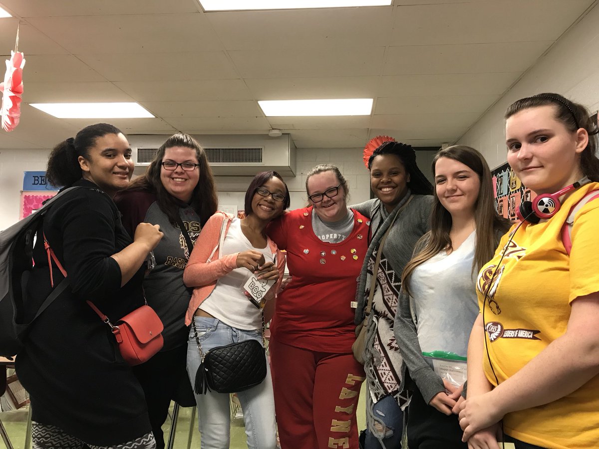 doss_business's tweet photo. Happy Halloween 🎃 from Mrs. Machin’s and Mrs. Frech’s #dossfbla “BOO” crew!! @terragreenwell https://t.co/NSi66mu28W