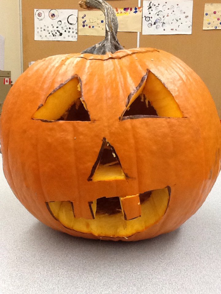 OgdenRoom6's tweet photo. First we made Jack-o-lantern designs, then we voted for our class choice, then we carved our Jack-o-lantern! #HappyHalloween from room 6 https://t.co/ccburZ739j