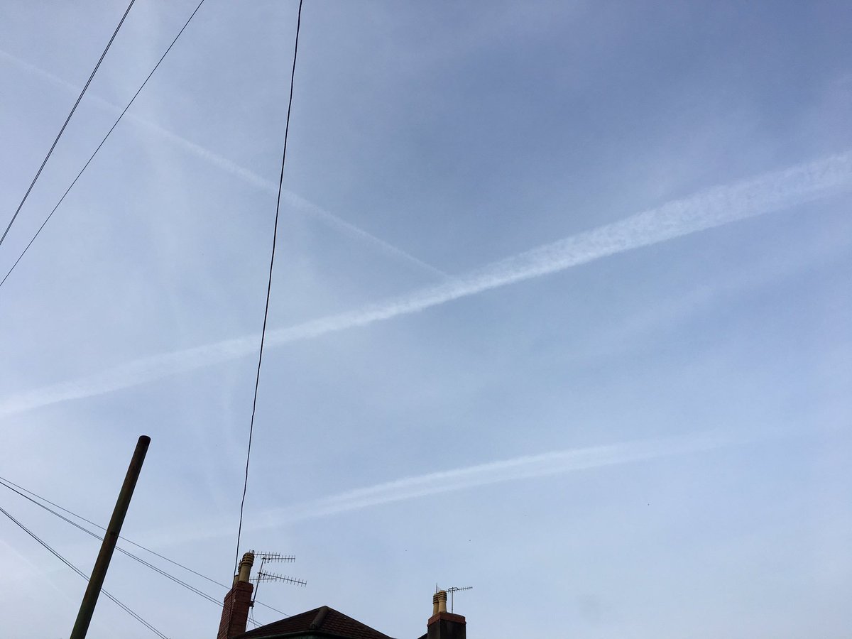 spannishchicken's tweet photo. This is #Bristol skies at 4pm  , they are covered in nanoparticulates designed to block sunlight #GeoEngineering https://t.co/ATZ4jez3cZ