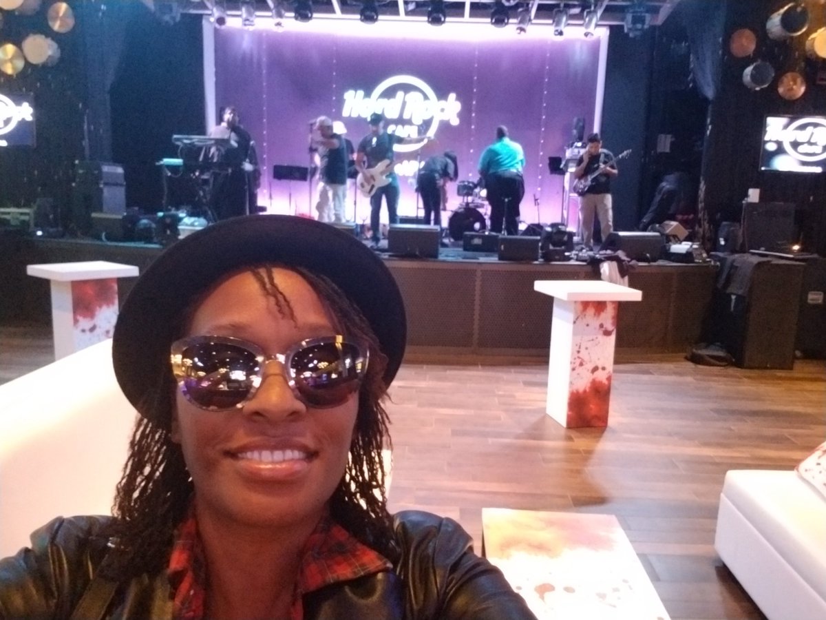 Yaya_Diamond's tweet photo. Great show last night at the Hard Rock in Tampa. #hardrockcafe #yayadiamond #FunktasticSoul https://t.co/AqquC05GCA