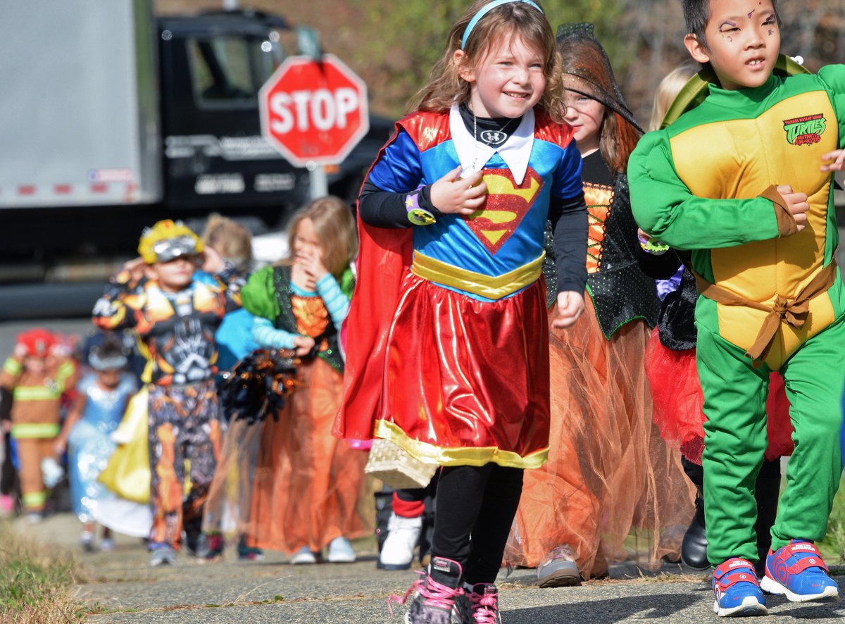 jcdannibale's tweet photo. Kids march in School 18's annual Halloween Parade in Troy, NY. https://t.co/w4Ac6EKIAs