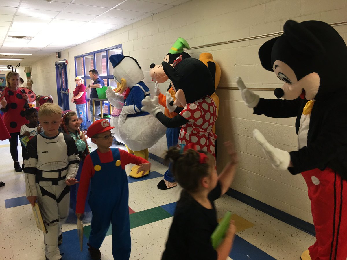 JDCSNews's tweet photo. Mickey and Friends visited #jdcsprimary today! The kids loved it! https://t.co/WiceM66h3i