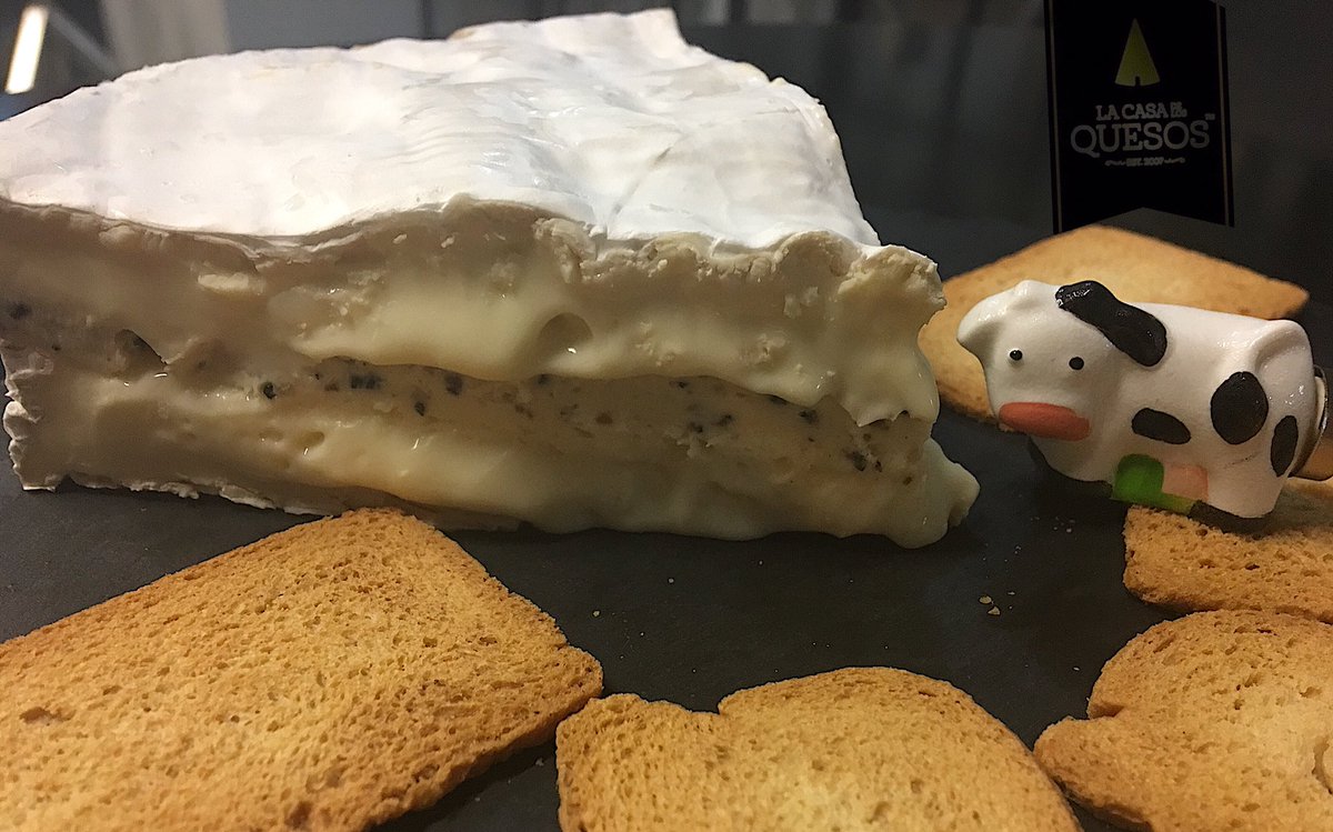 CasaQuesos's tweet photo. Halloween 🎃 mejor con un Brie Truffe 😉
🏠 C/ Rábida 9
☎ 626 967 927
#Huelva #HuelvaGastronómica #bar #restaurante #tienda #food #comer https://t.co/J4EXACUqof