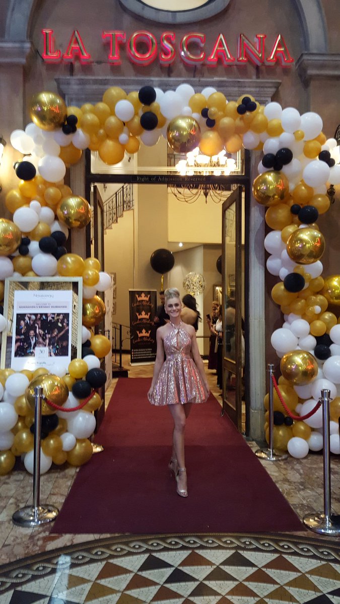 IlzeSaunders's tweet photo. Celebrating @NominationItaly #Nomination30 Birthday party at @tsogosun La Toscana! ♡ https://t.co/DRjzqKUo9n