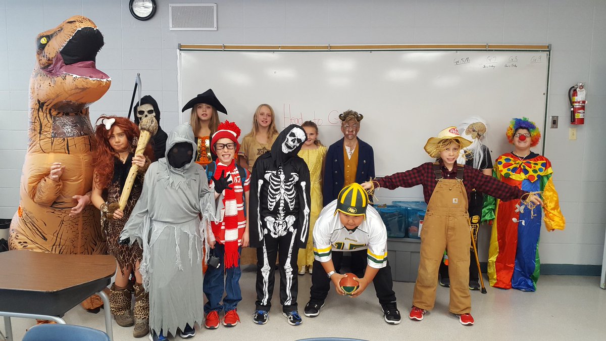 jessmarshall29's tweet photo. Halloween with the grade 5/6's. #bvalleyschool #csd71 https://t.co/KybgTcrHEW