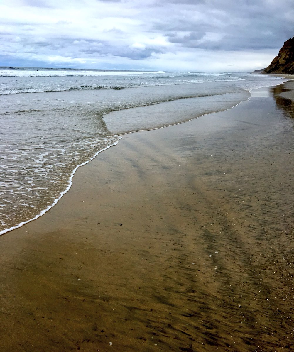 ahatter21's tweet photo. Overcast days are ok when ur having #fallinsocal! #TuesdayThoughts #motivation #torrepinesbeach #ourtrickisyourtreat https://t.co/Uj2eZyXjJp