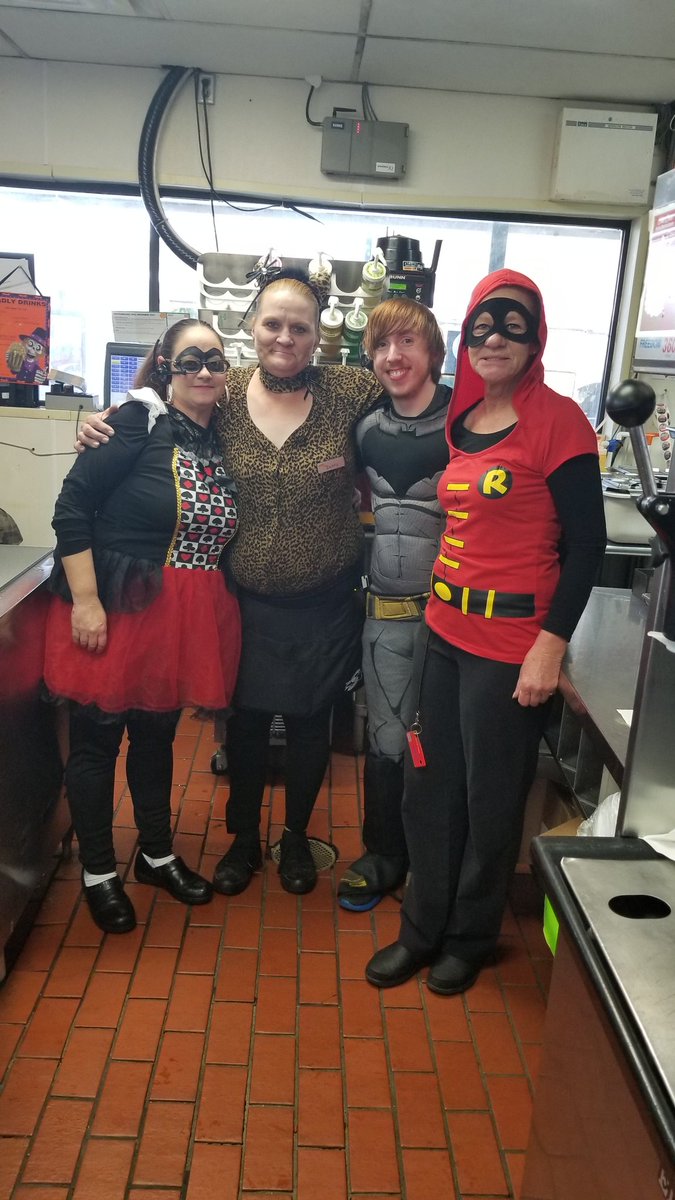 foles72's tweet photo. Happy Halloween from 71st and Mingo!!
#sritulsa
#teamcrushrpoud https://t.co/IJ4GUIajA1