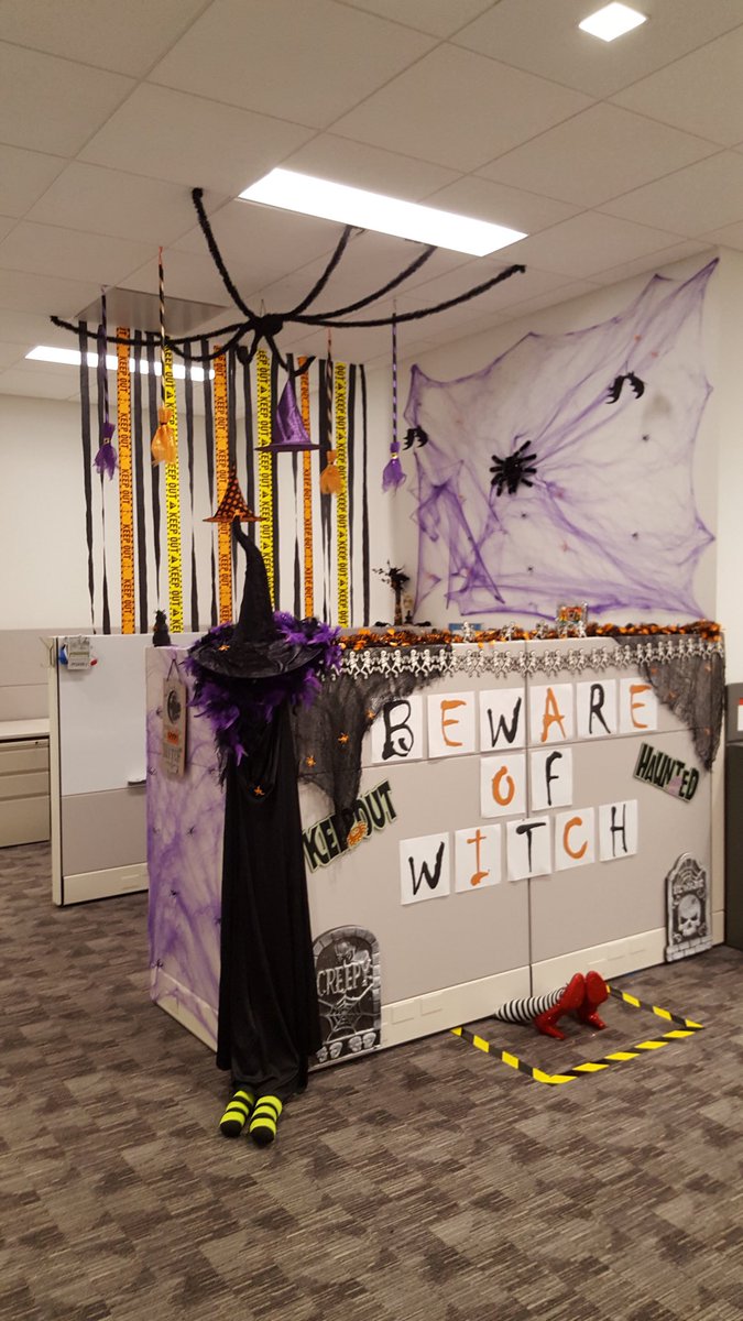samosasami's tweet photo. Such creative and fun co-workers! 🎃👻☠️HAPPY HALLOWEEN☠️👻🎃#HappyHalloween2017 @MonsantoCo @BrittLebbing https://t.co/FvAFTOs2yC