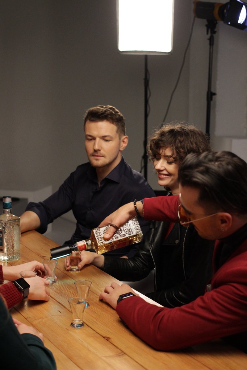 SmartPourer's tweet photo. Right after the video shootings comes the photoshoot. Getting ready for our Kickstarter campaign 📸😎#smartpourer #kickstarter #comingsoon https://t.co/yklzxFR5UX