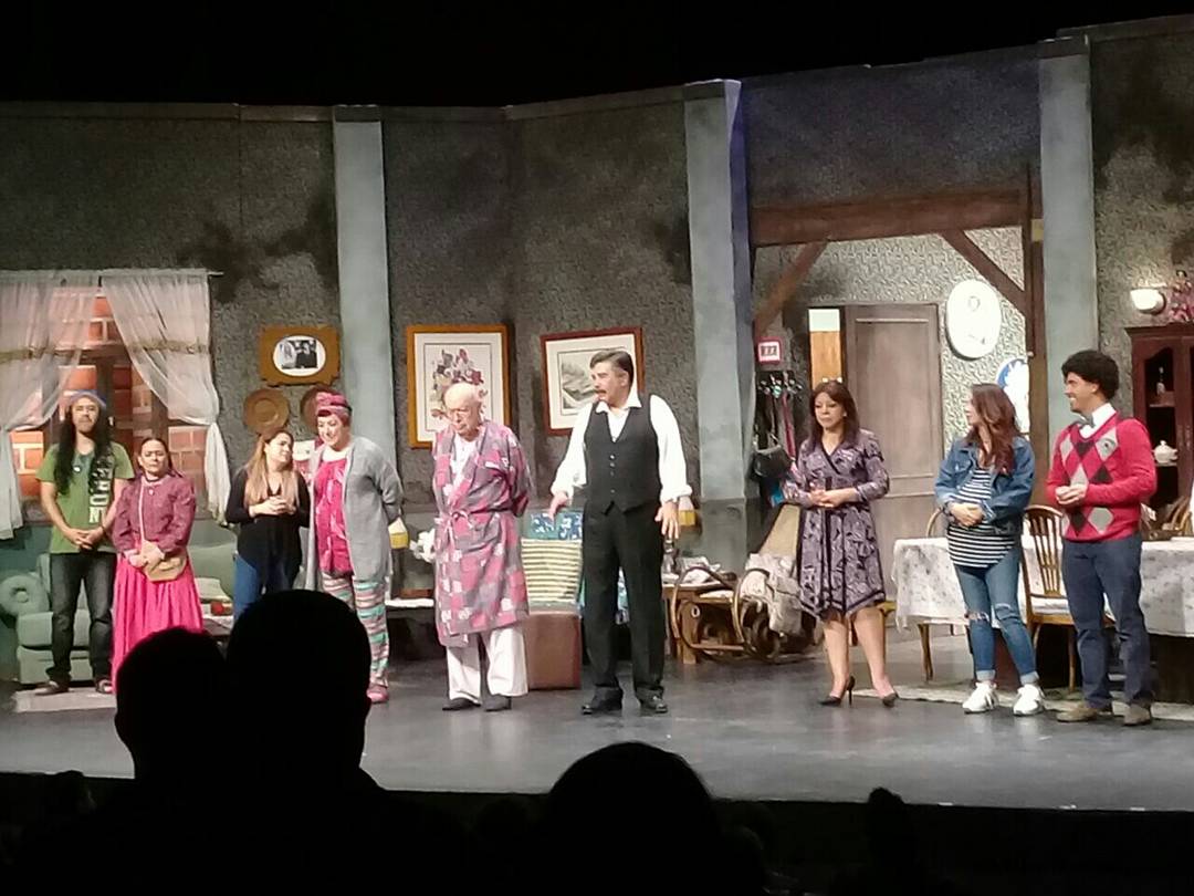 LaVidaDeUnFan's tweet photo. Ante un @TeatroGalerias ¡Completamente lleno! "Una familia de diez" se presentó exitosamente nuevamente en Guadalajara 🎭. https://t.co/6Bfo7L4GWs