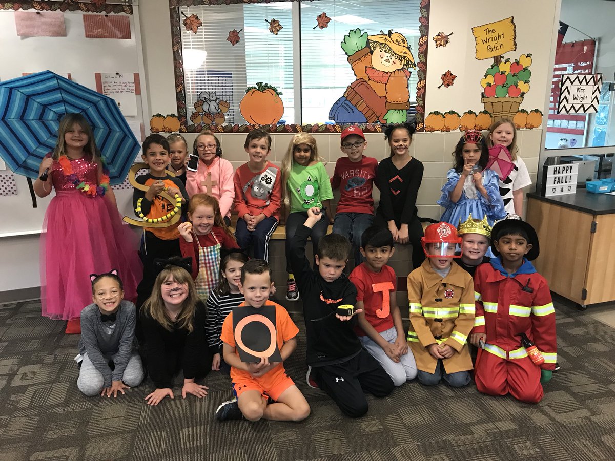 wrightinkeller's tweet photo. Letterland Parade! @RidgeviewKISD https://t.co/H5jCHZO8Dn